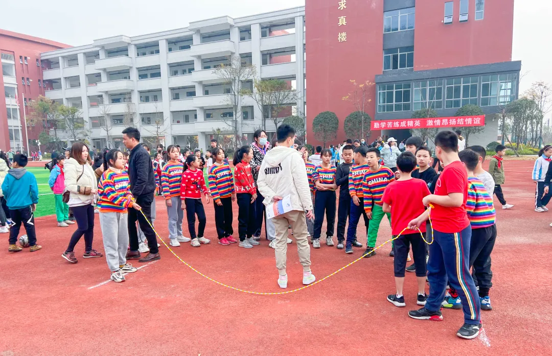 双华小学参加双流区第十六届学校体育集体项目运动会喜获佳绩