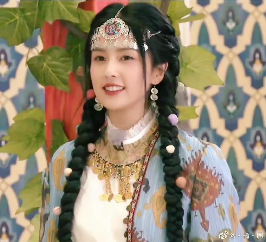 《奔跑吧》直播截图中的白鹿以及跑男新疆收官路透哦