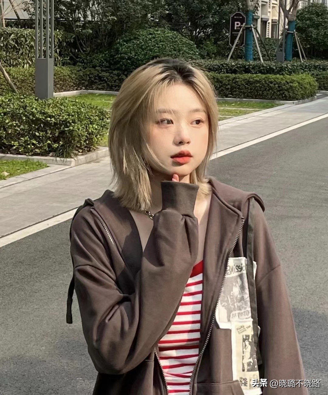 胖臉適合什么發型（方、圓臉的女生，放棄你的長發吧！試試這3種短發，洋氣還顯臉小）