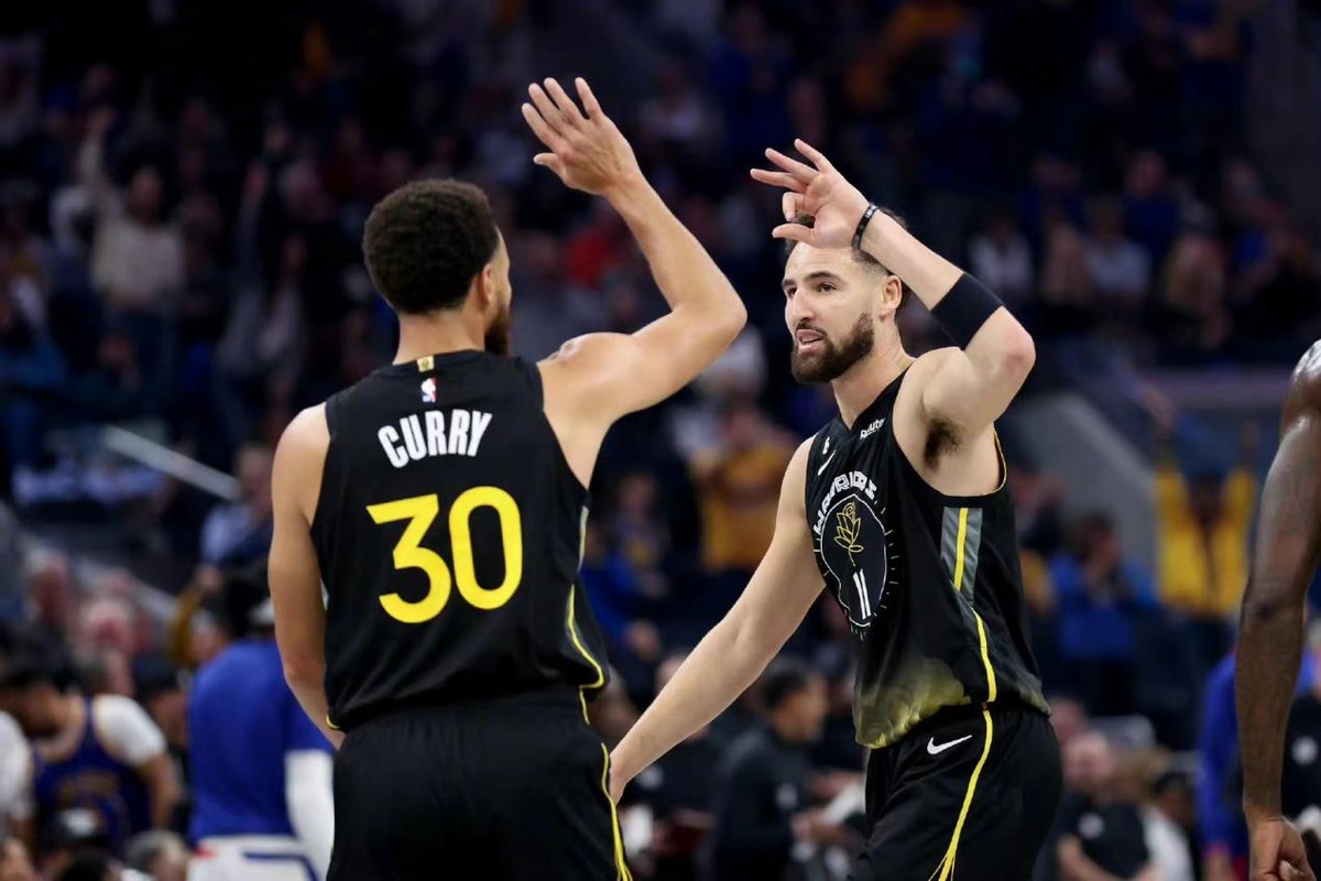 nba球隊為什么投三分（從微不足道的進攻手段，到收割比賽的利器，NBA三分的引進和成長）