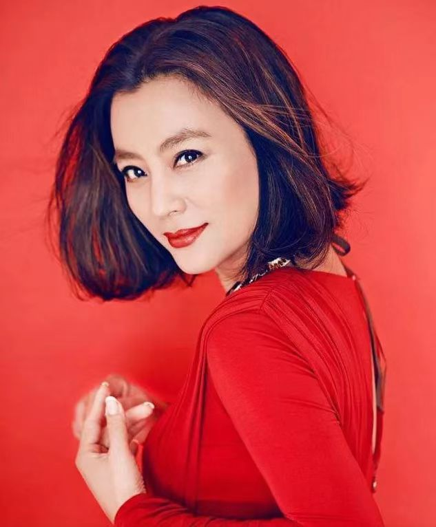 曾经的"甜歌皇后",21岁嫁初恋,34岁再嫁富商却分居