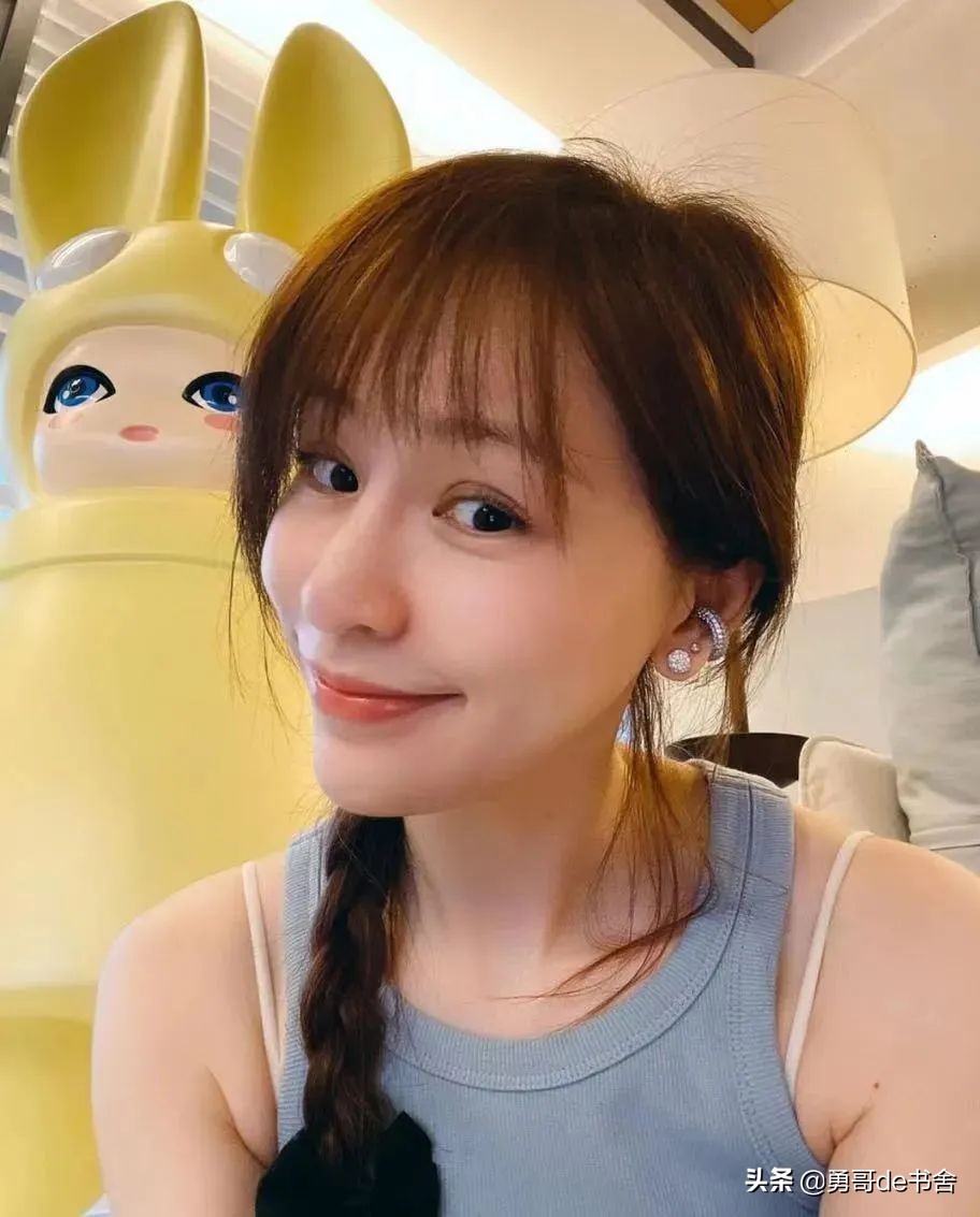 王心凌7位数名表上热搜，台北上亿豪宅首曝光，姐不是白红的