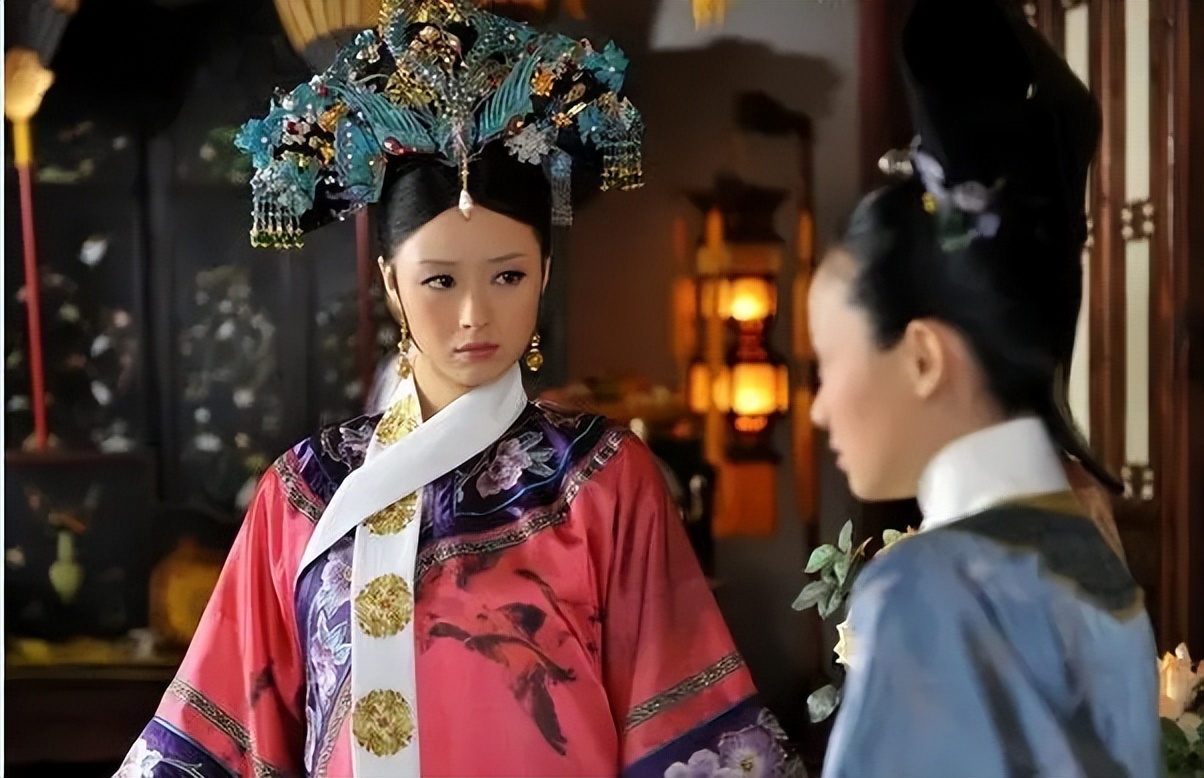 甄嬛传隐藏小细节:华妃吃瓜设计绝妙,圆明园宴会令人细思极恐