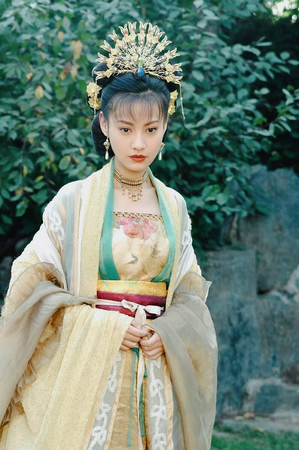 8位过气女明星窘况：卑微求工作，变脸被群嘲，徒留尴尬与心酸