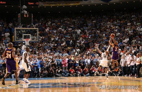 NBA魔术横扫湖人（09年魔术常规赛横扫湖人，东决淘汰骑士，为何总决赛却惨败给湖人）