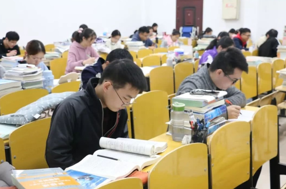 “开考40分钟，我第一面快写满的试卷却被收走了”，吉师大回应