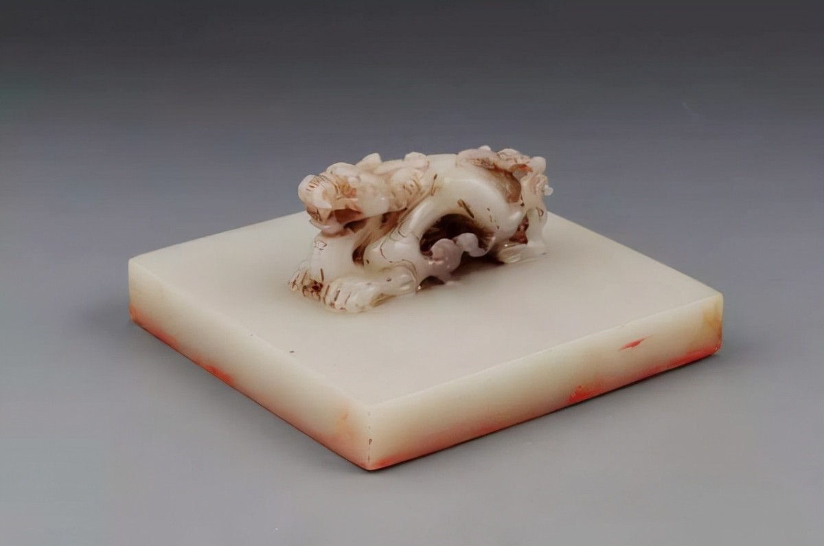 60年代末，最后一任张天师撒手人寰后继无人，接班乱象频出