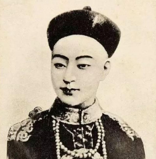 李莲英有三大绝活：慈禧离不开他，光绪感激他，珍妃投井前也喊他