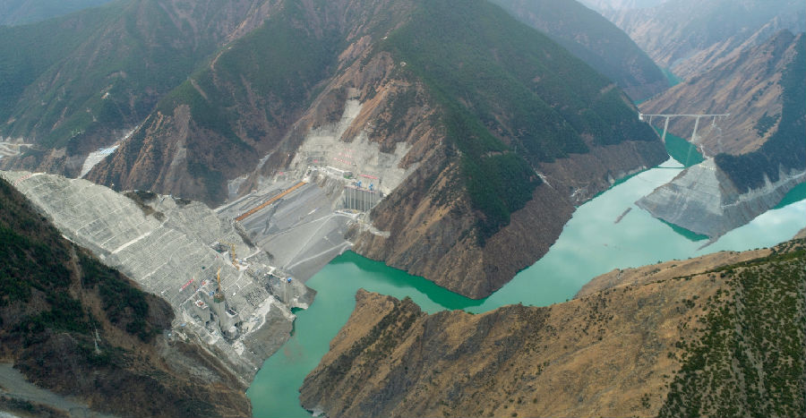 这座电站110岁了今天仍在发电(比三峡还高114米！16年耗资664亿，中国最高土石坝正式投产发电)