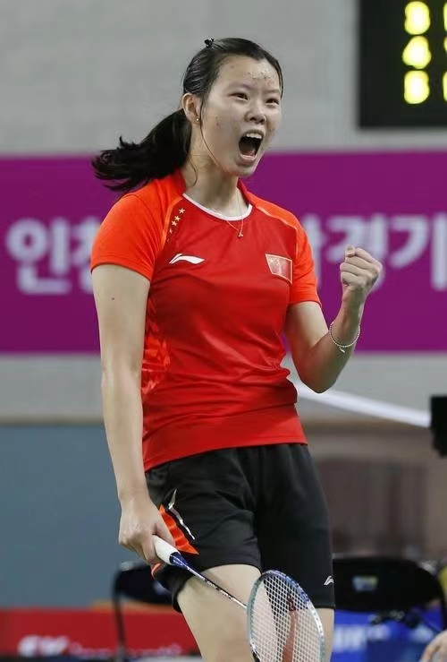 重庆羽毛球奥运冠军(国羽天才李雪芮:21岁奥运夺冠却受重伤,退役后嫁