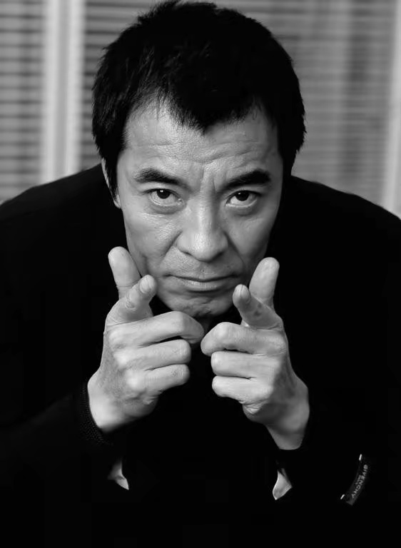 演员刘威：51岁老来得子，64岁还在拼命工作，儿子还小不敢老去