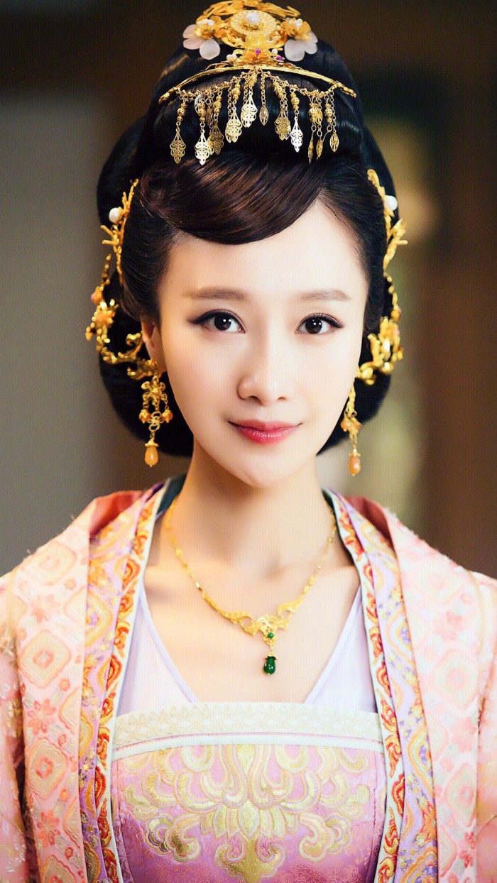 肖涵:23岁因"慕容云朵"成名,24岁结婚当妈,新剧又和张翰合作