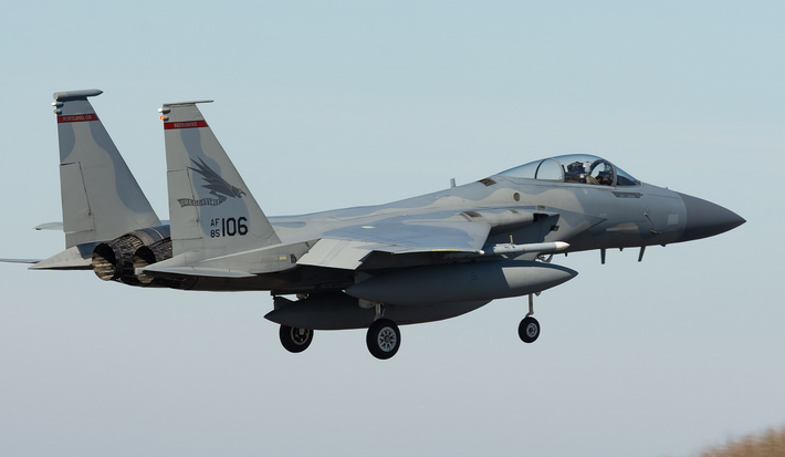 美媒公布2021年世界十大最强战机，F-35排第二，苏-57力压歼-20