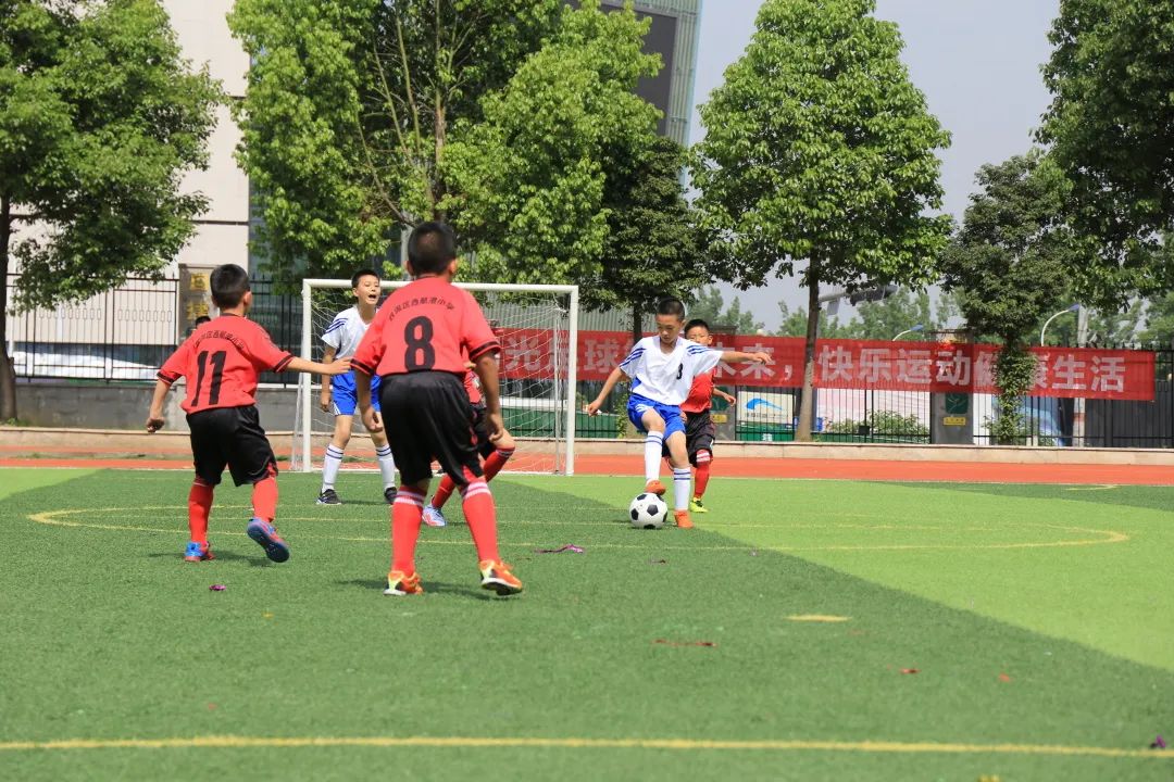 双流区西航港小学首届“星港杯”校园足球联赛开幕式成功举办