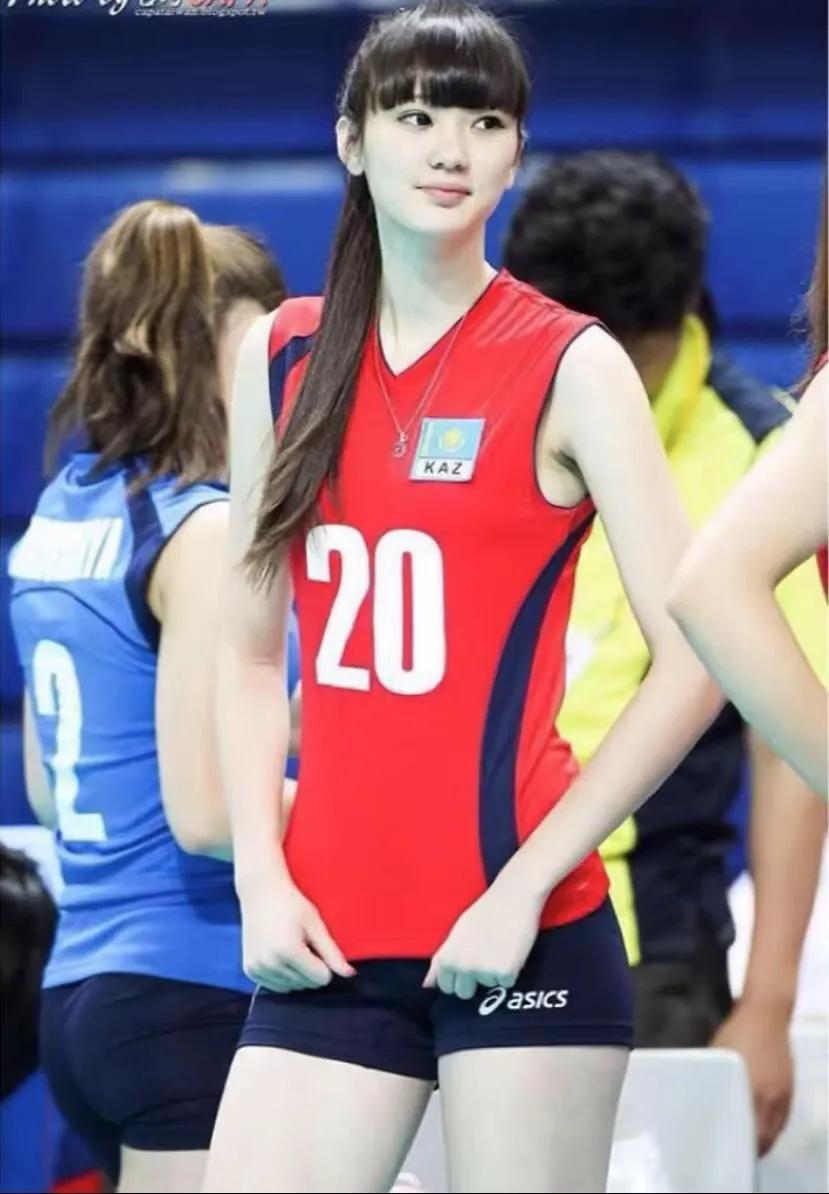 迪拜世界杯女排名单(哈萨克天使容貌排球美女萨宾娜,人在迪拜报平安