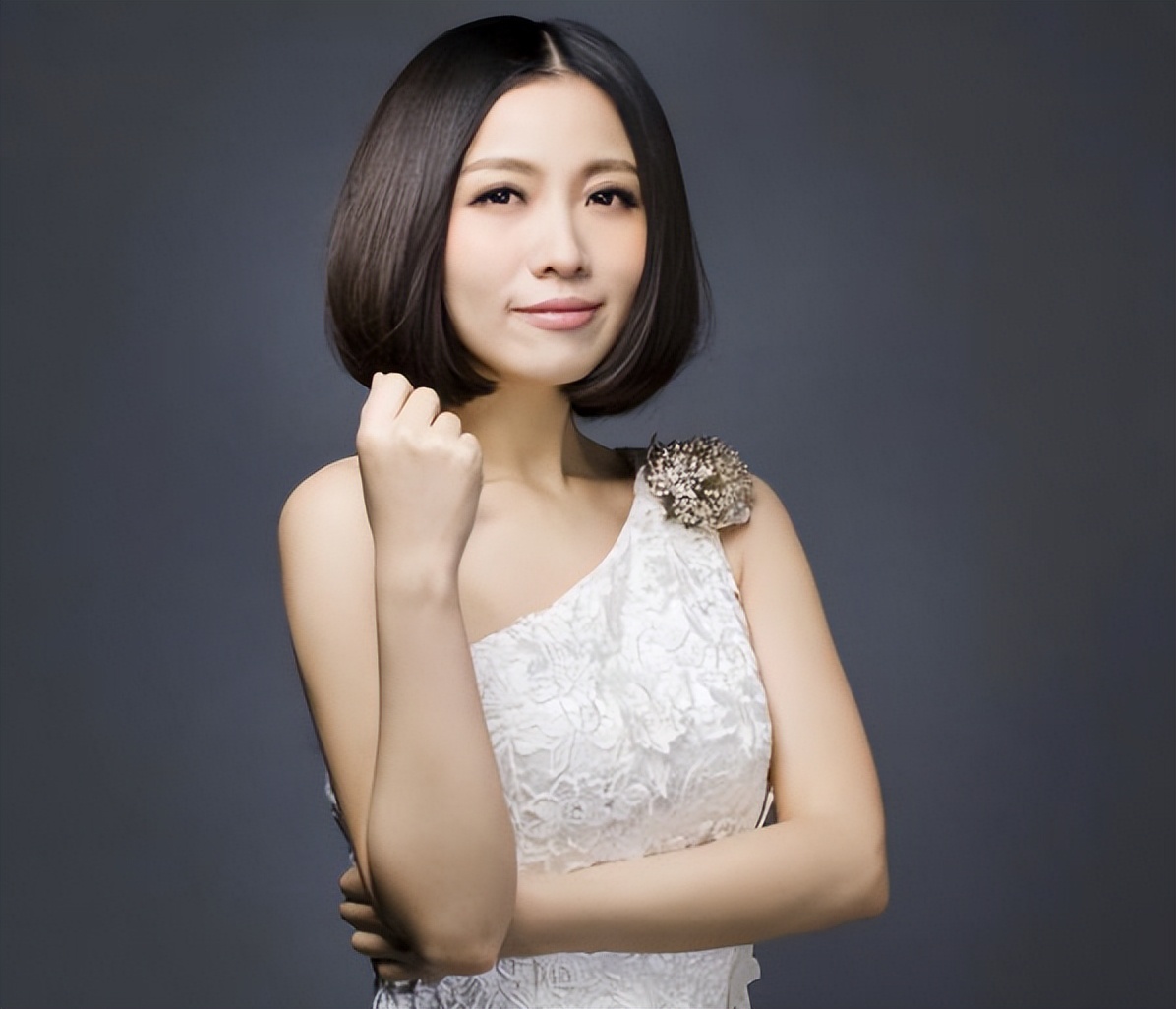 姚贝娜查出乳腺癌时是早期,经过化疗后已痊愈,为何人还是没了?