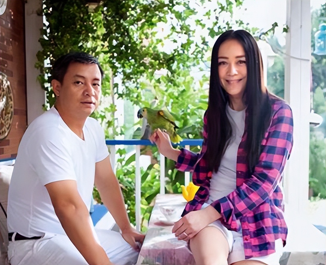 演员李琳:嫁大10岁导演不幸福,二婚嫁运动员李大双,今苦尽甘来