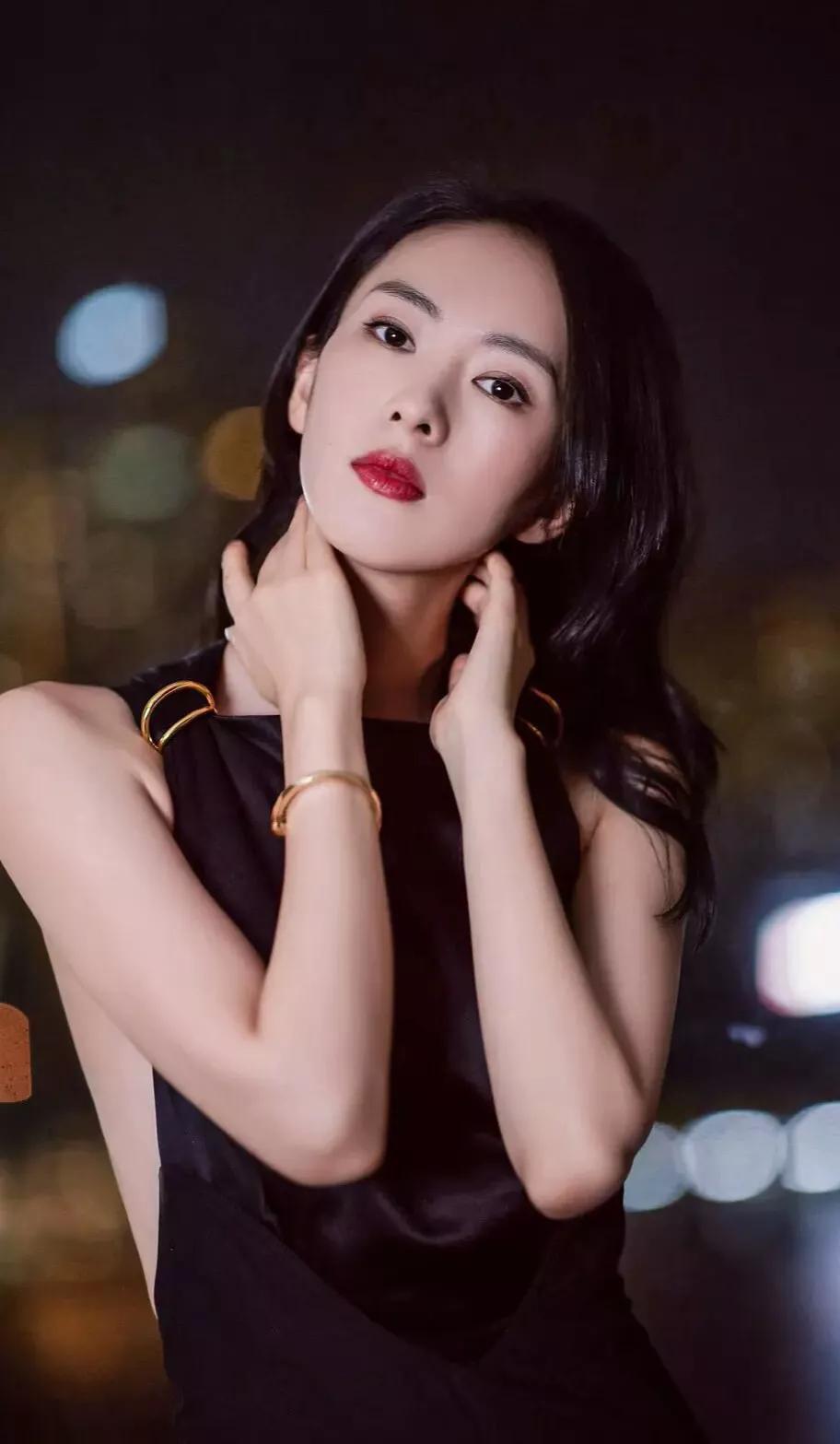 明星俏佳人：从被夸到被打,从被孤立到视后,童瑶的逆袭之路太艰难