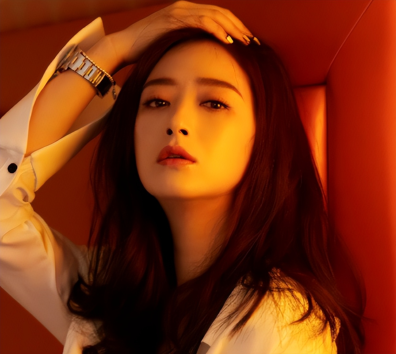 韩红说得没错,"敢怒敢言"的蒋欣,已经走上了另一条大道