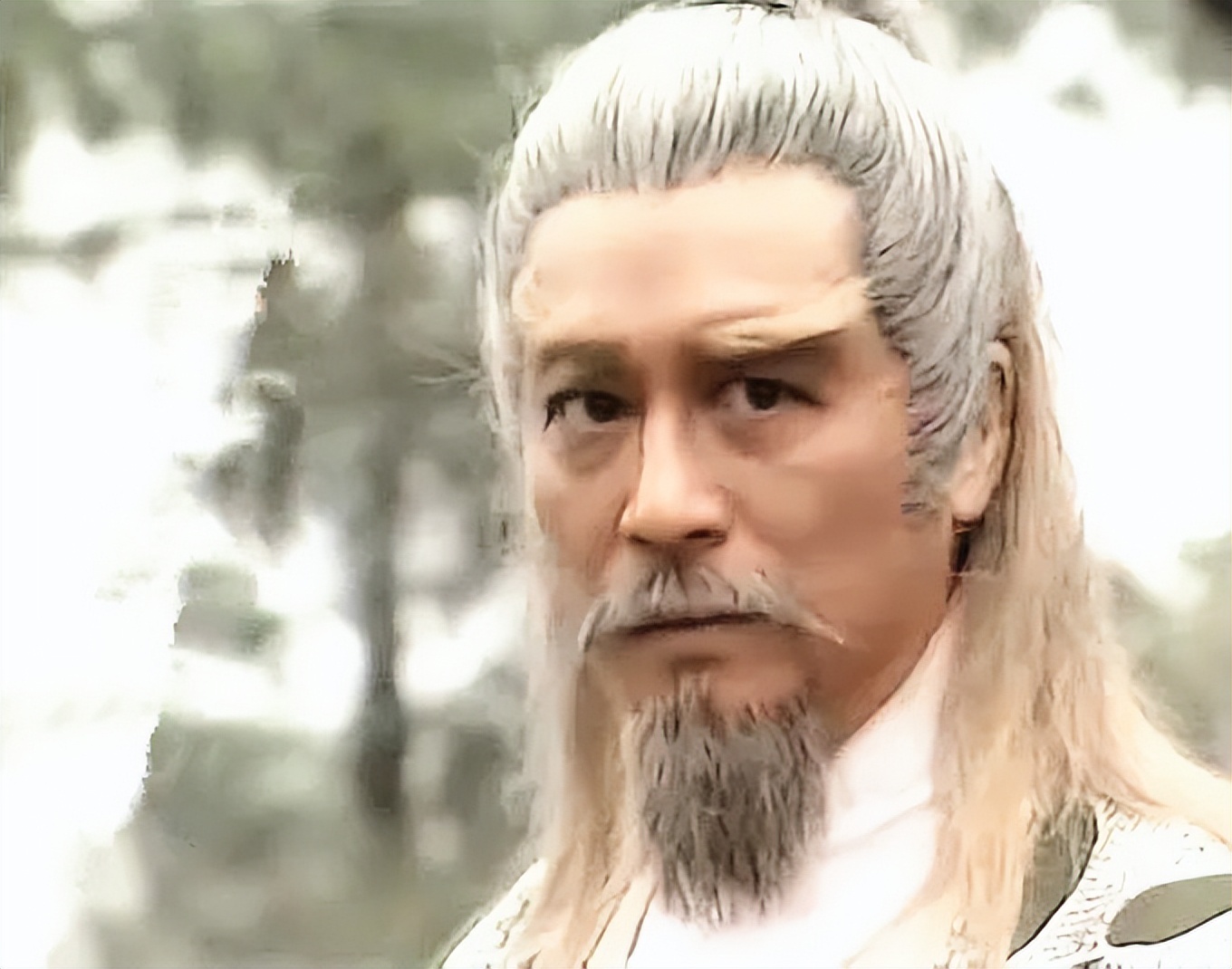 曾江遗孀罕露面,与外甥女王馨平聚会状态好,一度因丧夫失眠消瘦