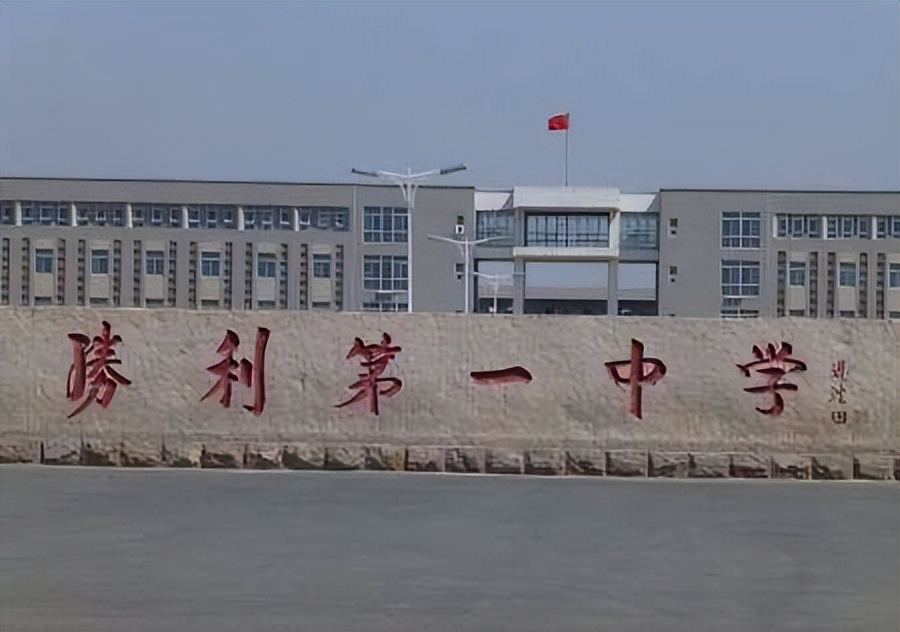 这七所分别是济南历城第二中学,济南山大实验学校,寿光现代中学,山东