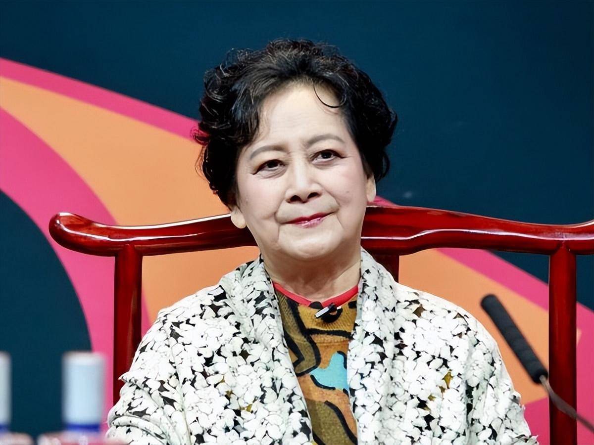 杨洁得知后立马收拾东西前往了湖南,而左大玢恰好在《追鱼记》中扮演