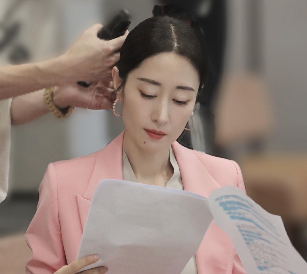 越老越有魅力的女明星，我只服这12位！连鱼尾纹都充满着女人味