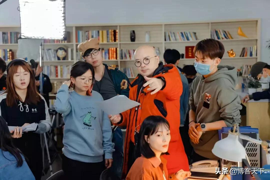 易小星：时代不一样了，缝纫机变成了电脑