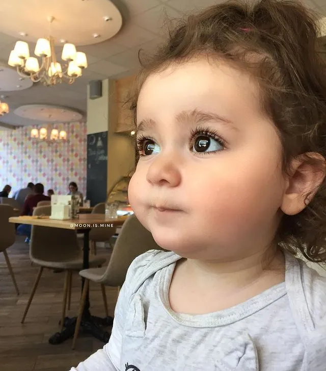 大眼睛小姑娘(超萌大眼萝莉走红ins!