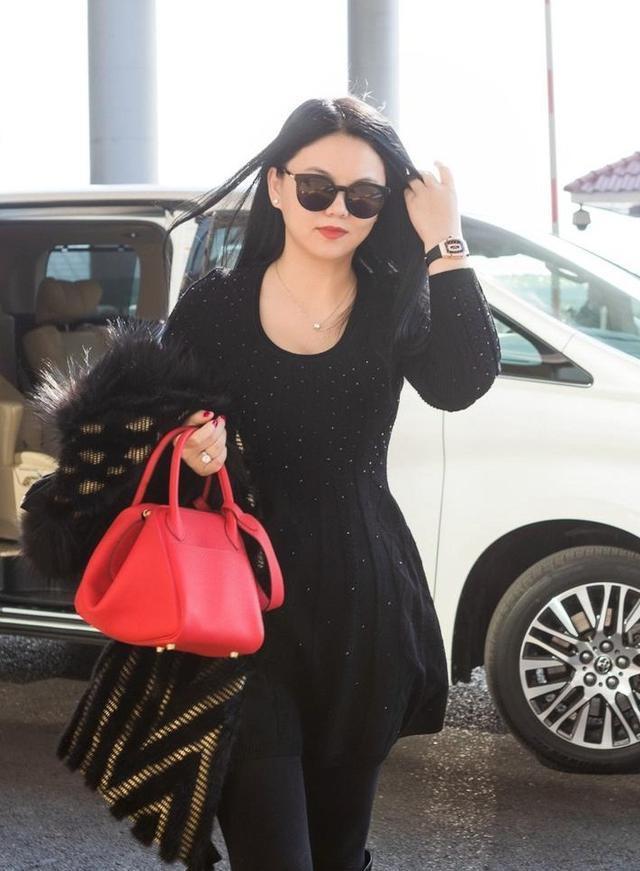 古天乐骑电瓶车上下班 香港艺人跟大陆艺人出行对比太打脸了