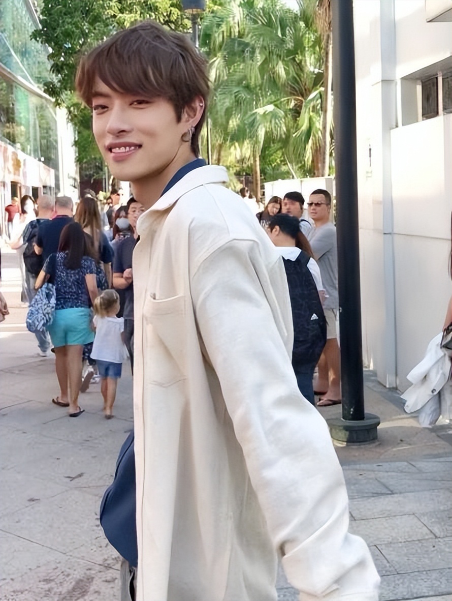 李英超怎么喊李振洋（“娱圈菩萨”木子洋：为宠粉给粉丝爆衣，多次劝学培养粉丝三观）