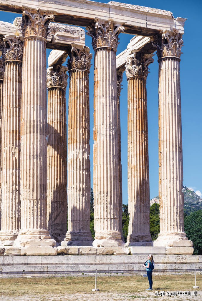 罗马人在希腊三种古典柱式基础上,又发展扩充了两种,而且是走向了两个