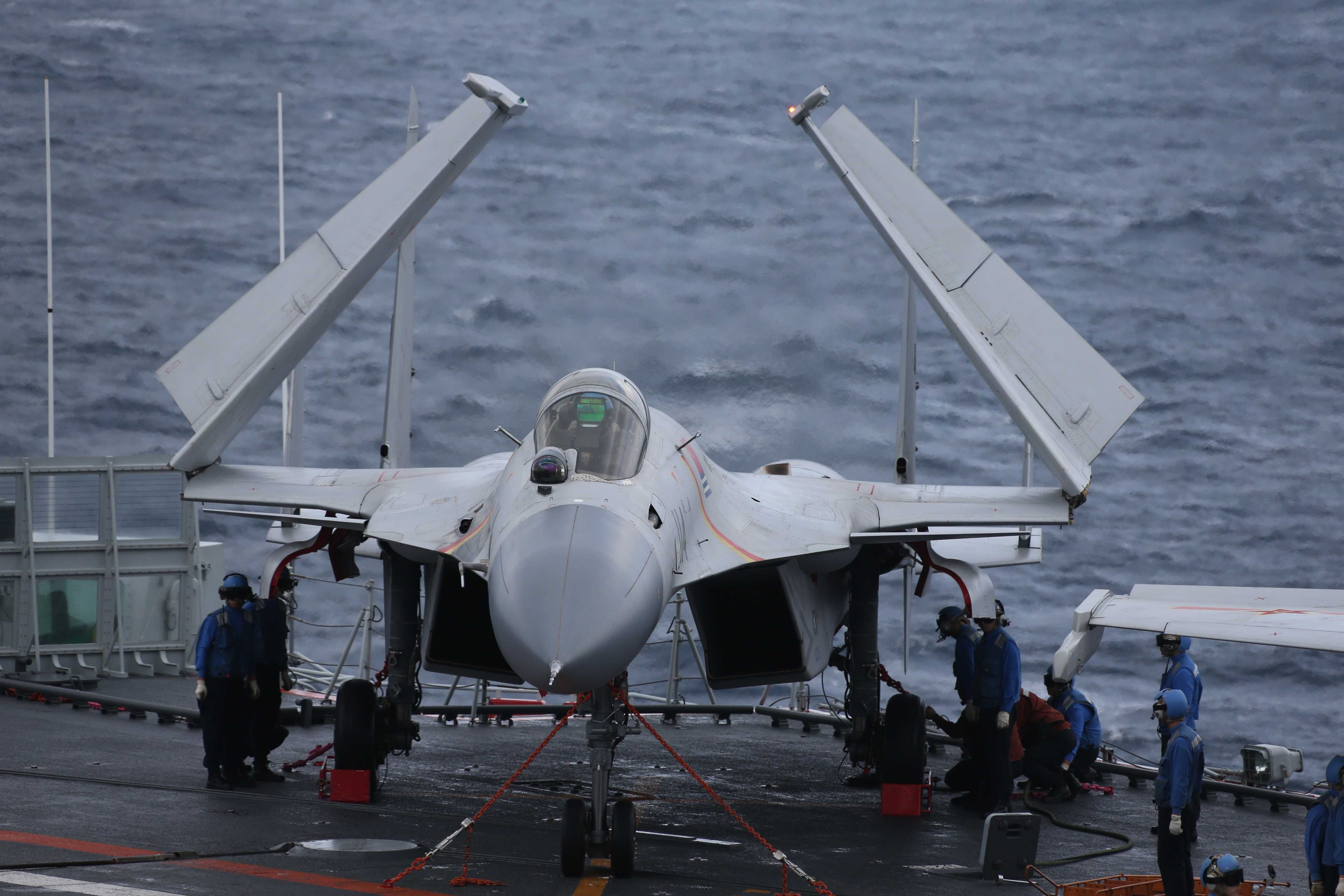 2年完成设计,10个月完成生产,仓促上马的歼15舰载机有多强?