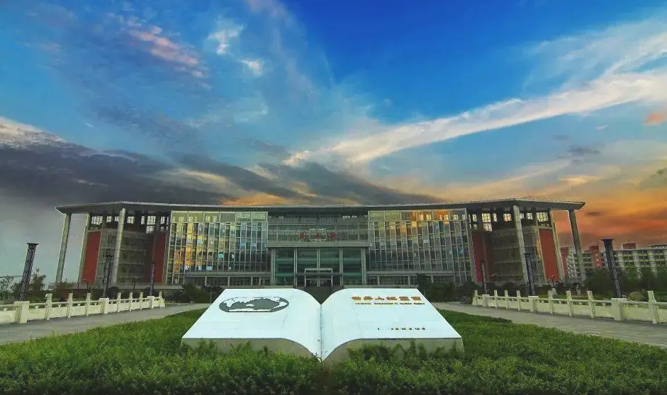 政法类大学排名公布，法大稳坐第一把交椅，西南政法冲入前三