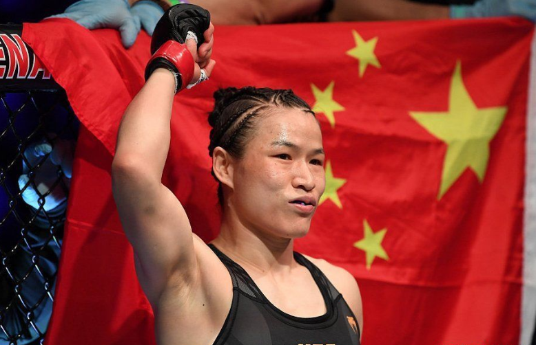 张伟丽介绍(张伟丽"成长史":梦想当大侠,却成了世界格斗冠军)