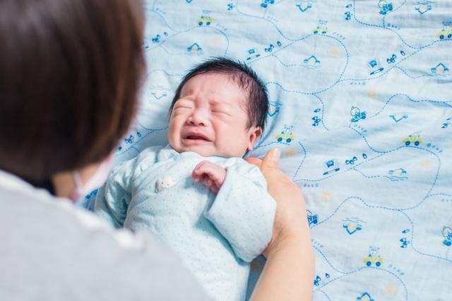 2个月婴儿吐口水泡泡（小宝宝吐泡泡是预示要下雨）