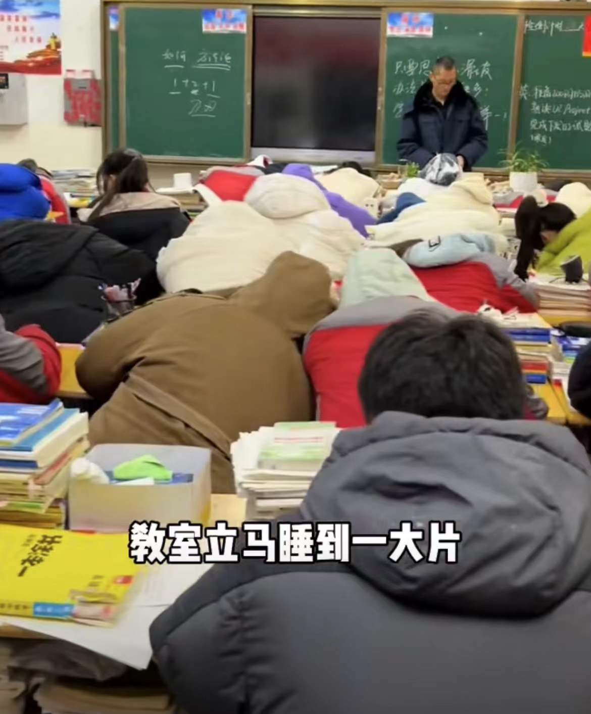 高三学生的一天曝光，凌晨5点教室灯火通明，网友：果然是江苏的