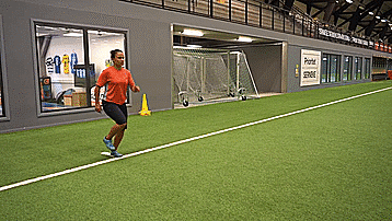 足球怎么踢得远且快（这三个错误使你跑得更慢）