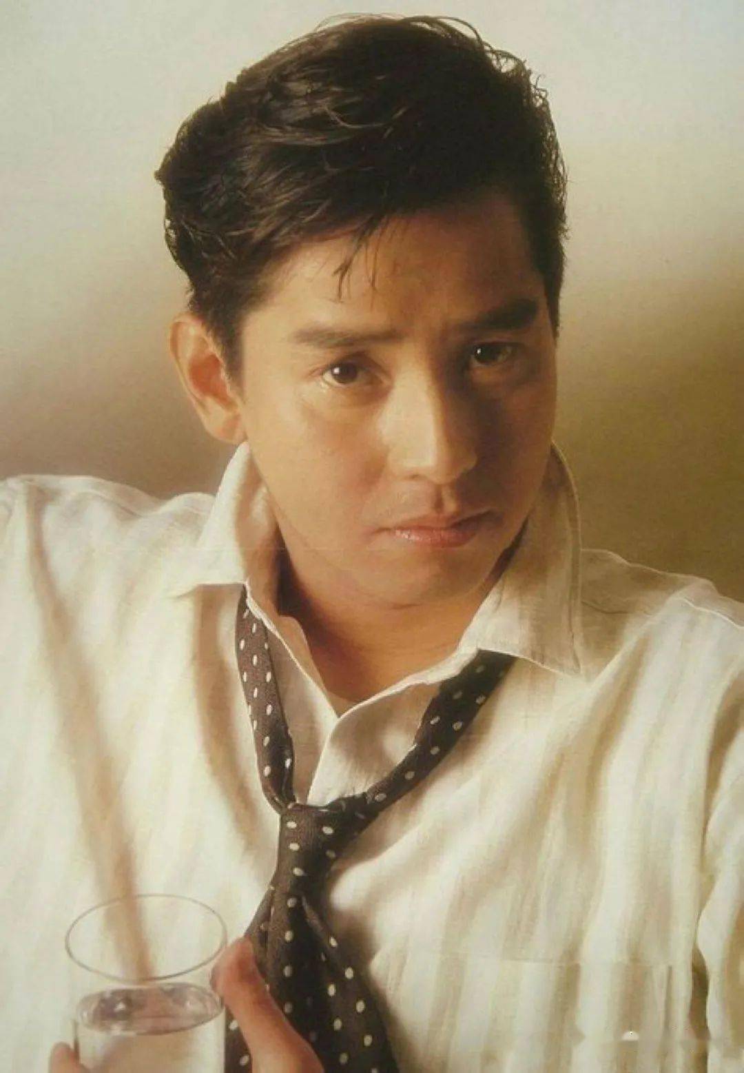 谭咏麟《小风波》属于老派男人的独特道歉方式