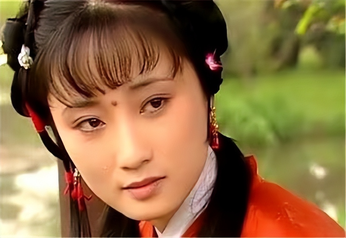 长荣和陈剑月太偏爱,他睁一眼闭一眼,由着柳湘莲和香菱在一起谈情说爱