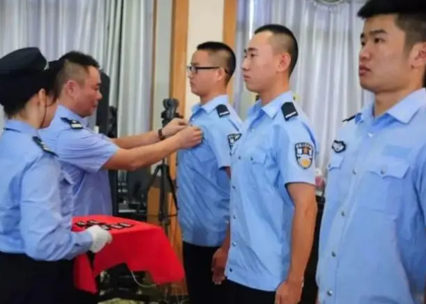 走进职场后才知道，协警和辅警究竟有啥区别，幸好听了父亲的话