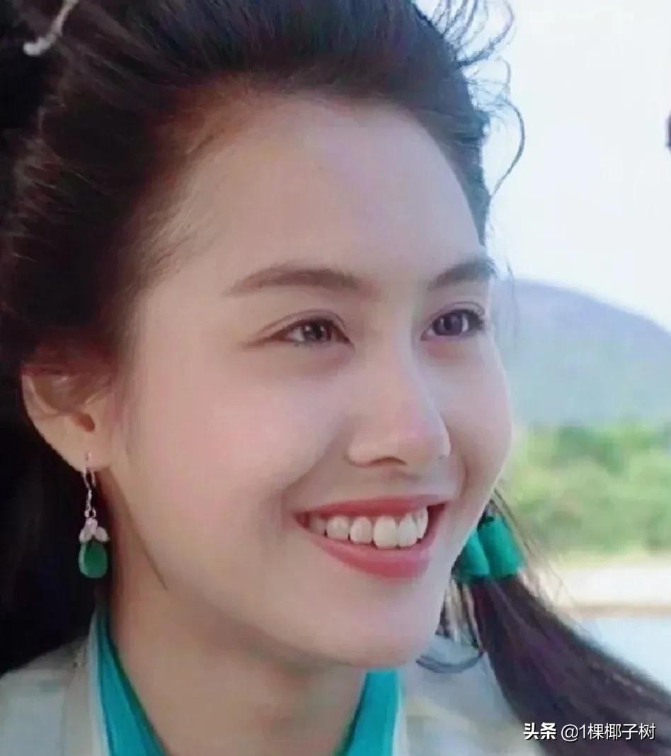 朱茵这一版的黄蓉 皮肤黑也挡不住她的灵气