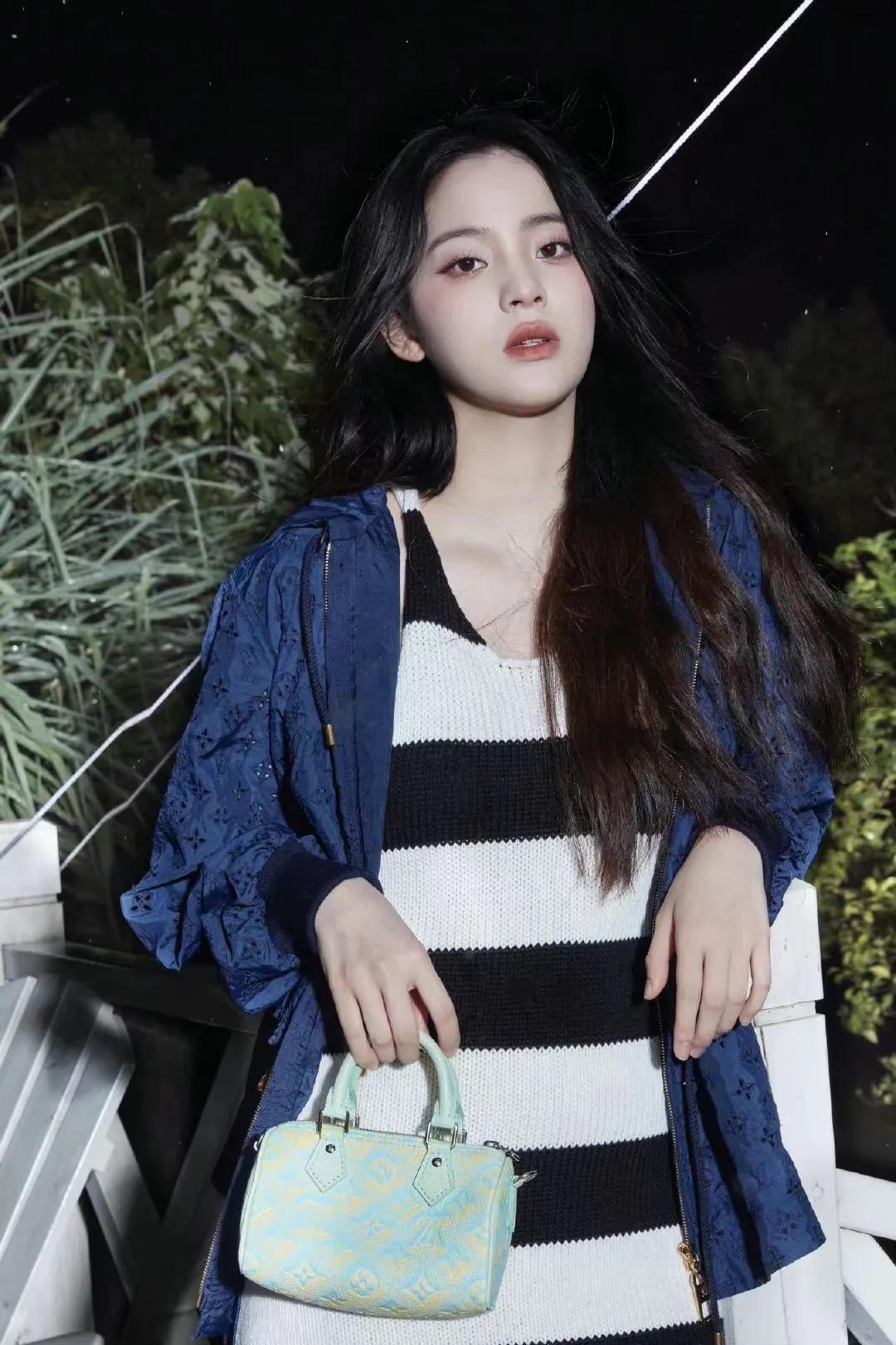 欧阳娜娜近期穿搭