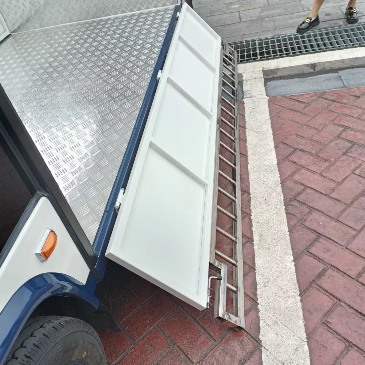 电动运货车、电动送餐车，高颜值新能源特种车，靓丽上岗啦
