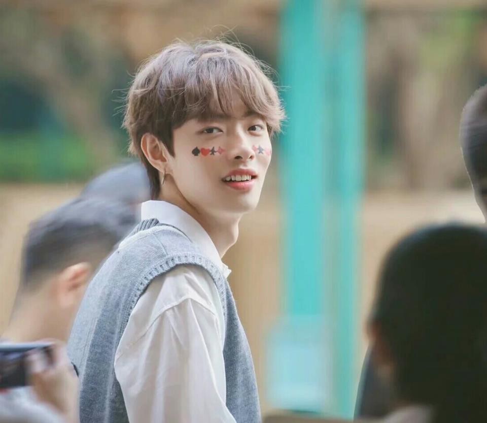 李英超怎么喊李振洋（“娱圈菩萨”木子洋：为宠粉给粉丝爆衣，多次劝学培养粉丝三观）