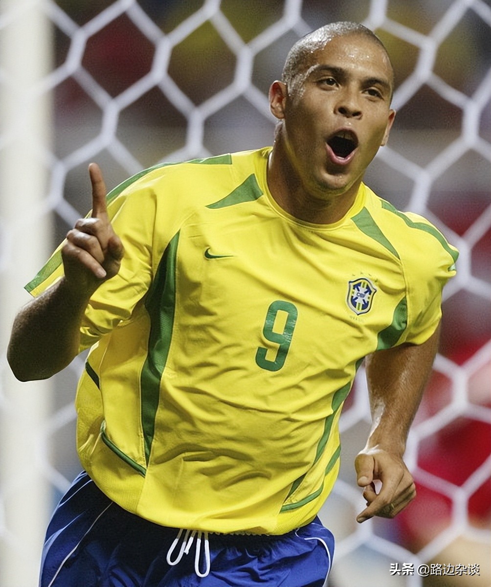 巴西队历史最强左后卫(盘点世界足球列强历史最佳阵容（巴西）)