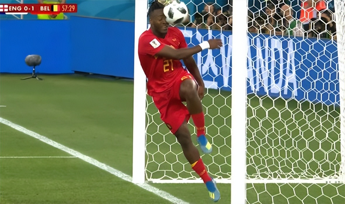 世界杯最搞笑花絮（18年世界杯回顾！梅西吃鞋，C罗被摸屁股！名场面你还记得多少？）