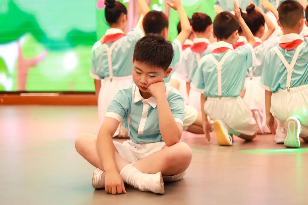 华阳实小举行“童星耀五月·艺术绽花开”群舞比赛（三四年级）