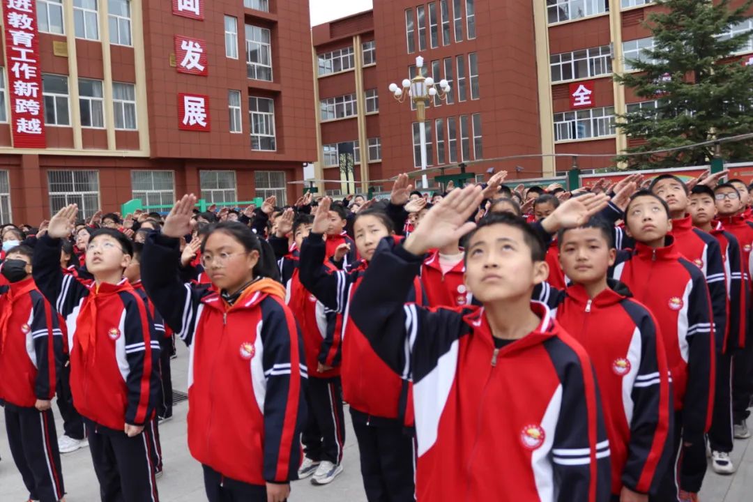 “杜绝校园欺凌 共建和谐校园”主题升旗仪式