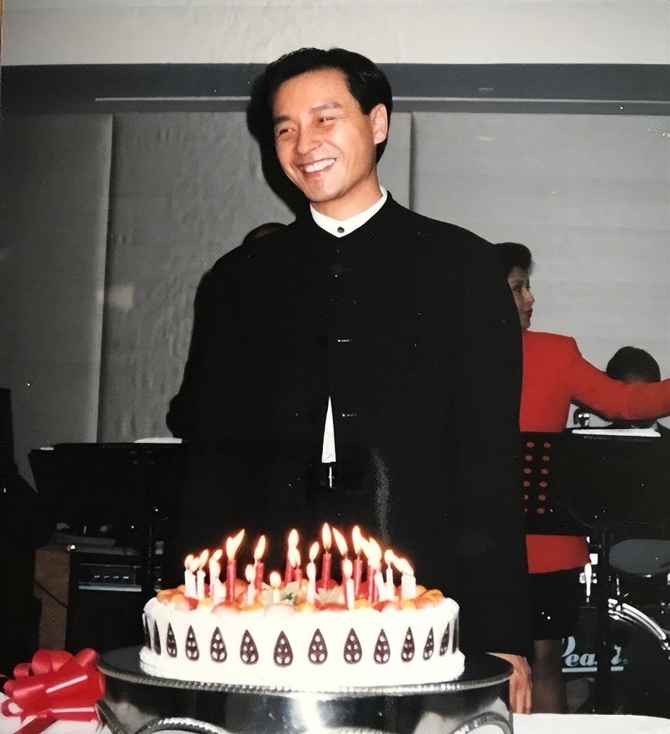 张国荣死亡时间 央视16字评价张国荣-千百号